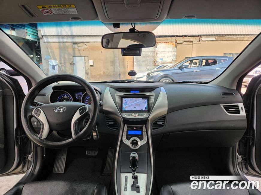 Hyundai AVANTE 2012