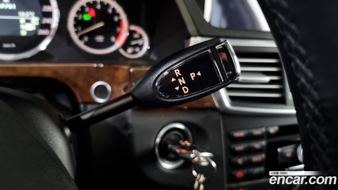 Mercedes-Benz E-Class 2010