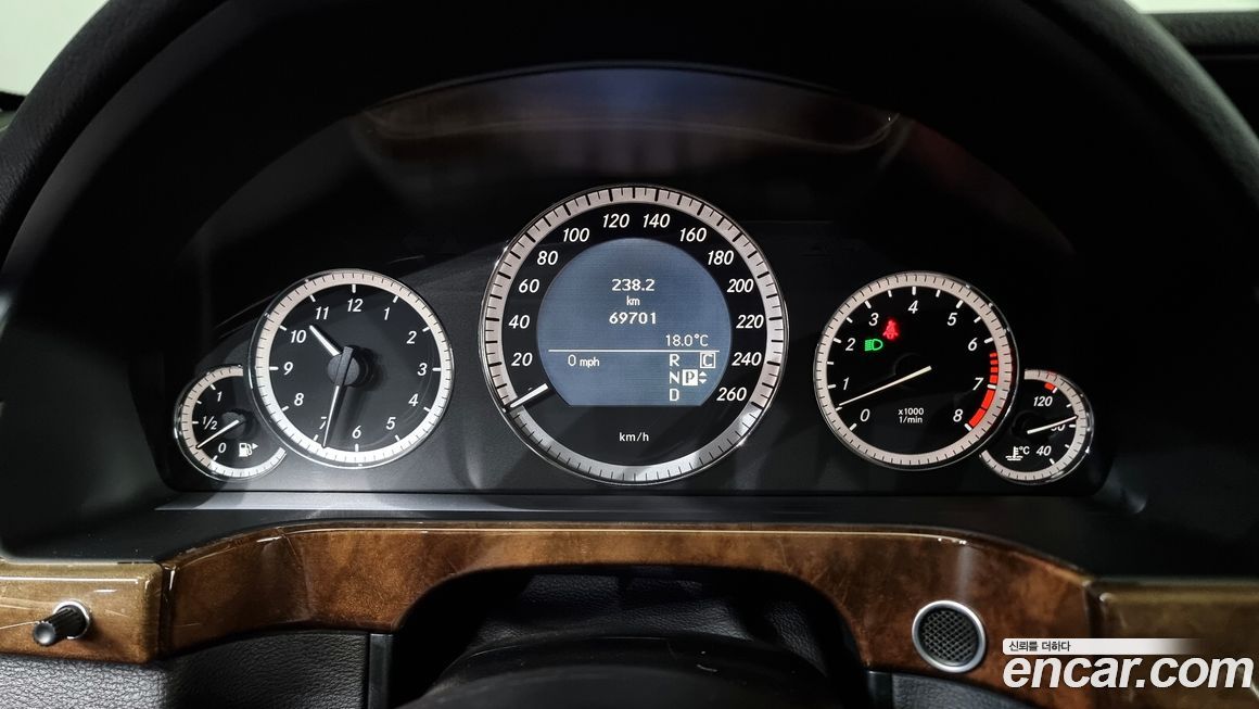 Mercedes-Benz E-Class 2010