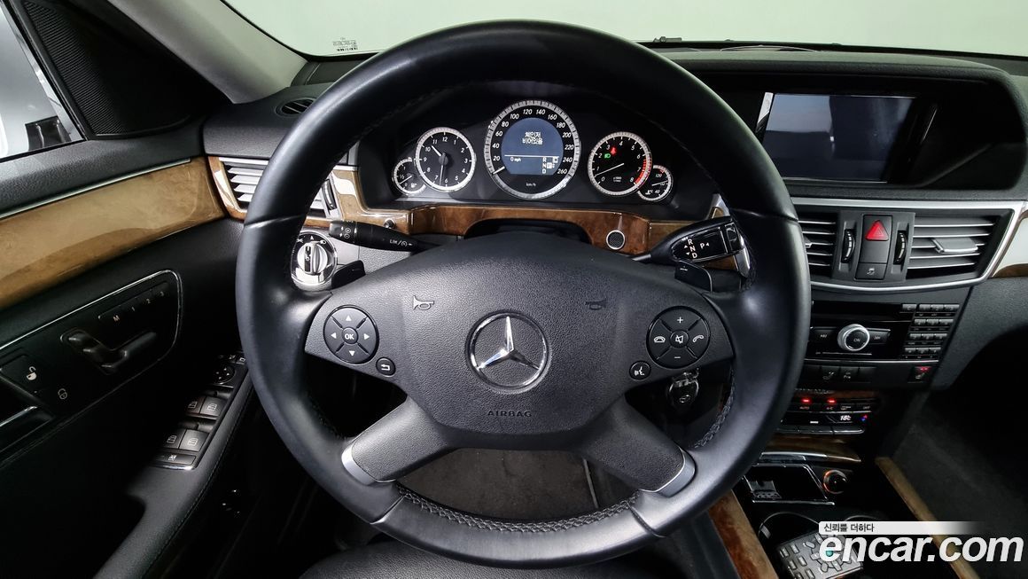 Mercedes-Benz E-Class 2010