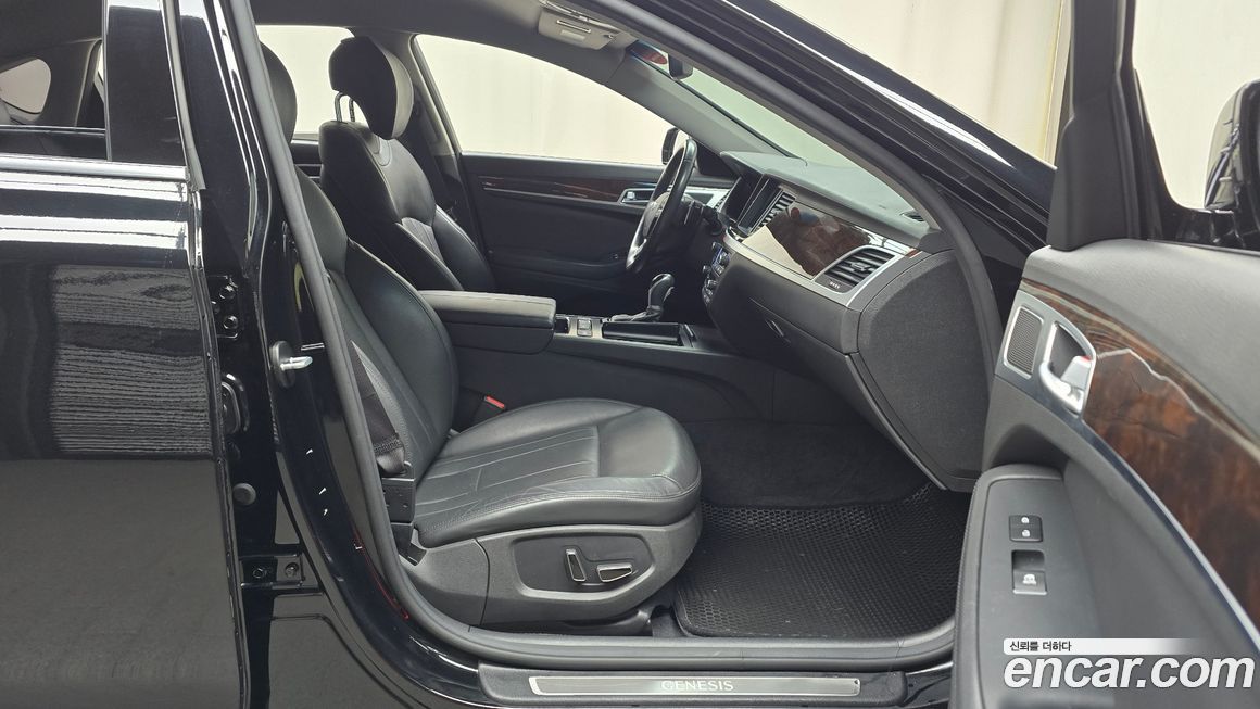 Hyundai Genesis 2016