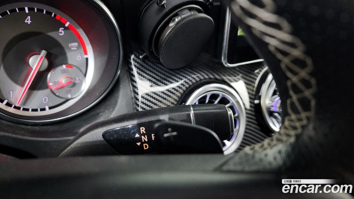 Mercedes-Benz GLA-Class 2016