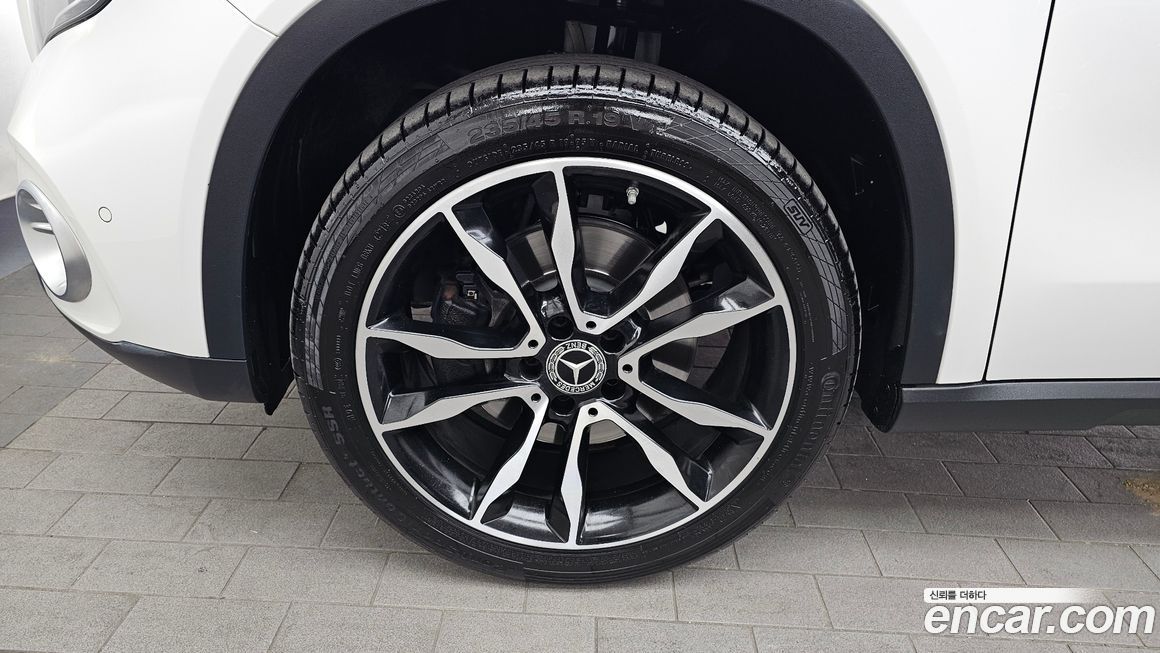 Mercedes-Benz GLA-Class 2019