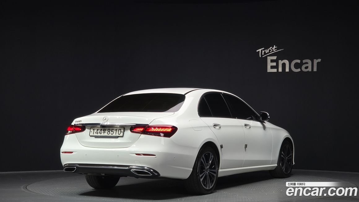 Mercedes-Benz E-Class 2021