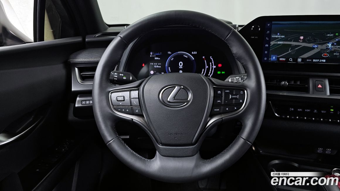 Lexus UX 2025