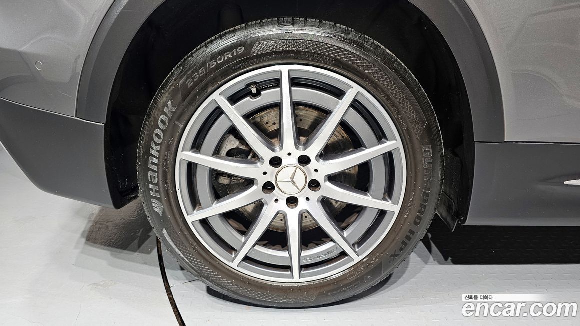 Mercedes-Benz GLB-Class 2021