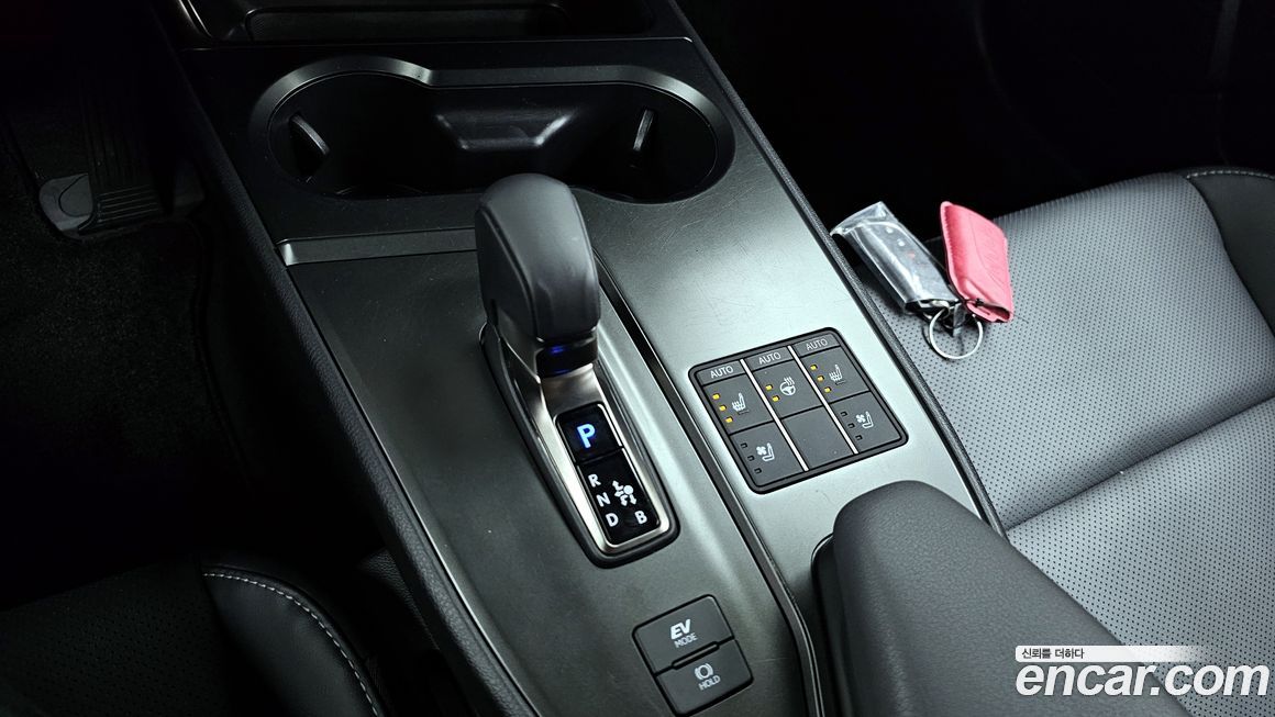 Lexus UX 2025