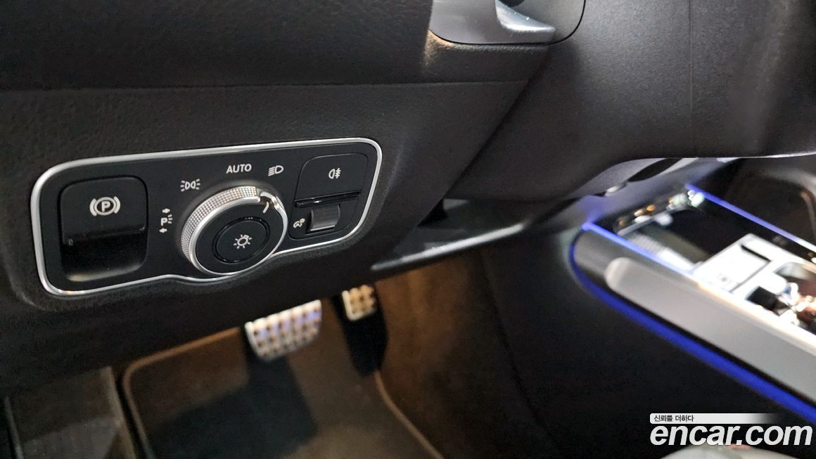 Mercedes-Benz GLB-Class 2021