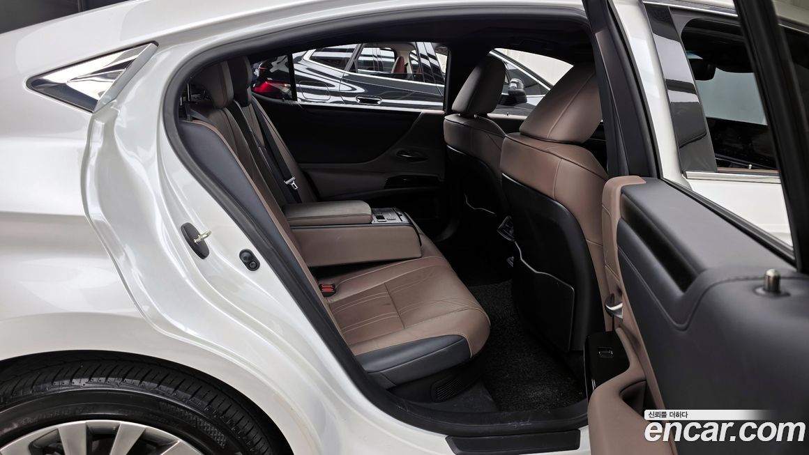 Lexus ES 2023