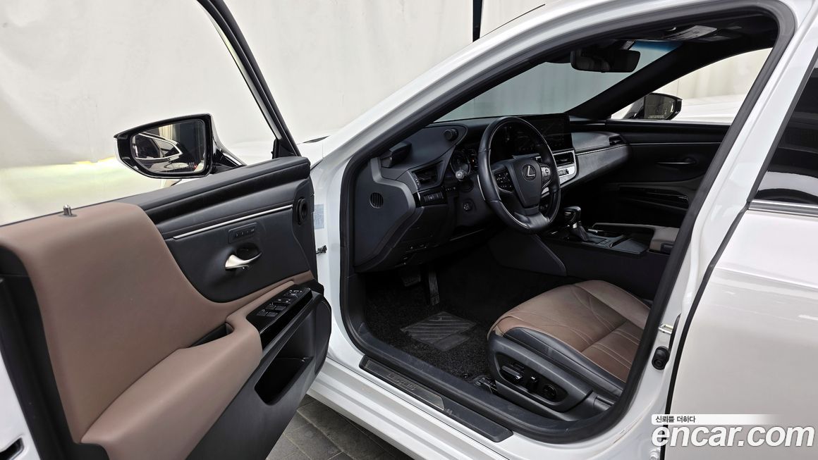 Lexus ES 2023