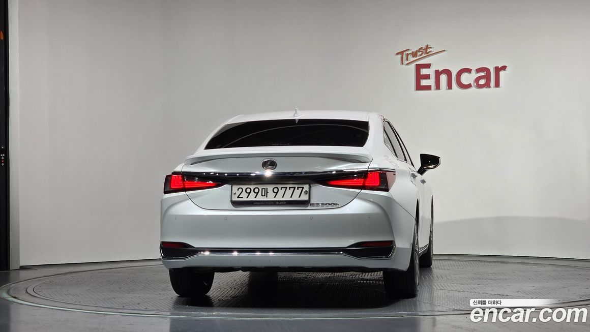 Lexus ES 2023