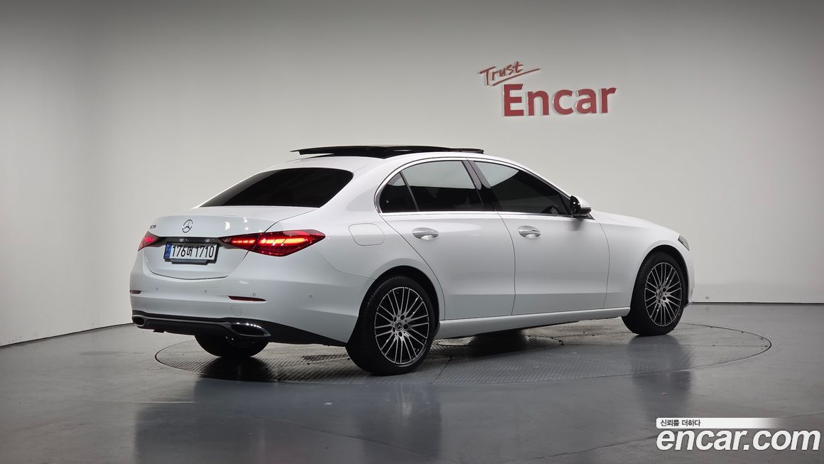 Mercedes-Benz C-Class 2024