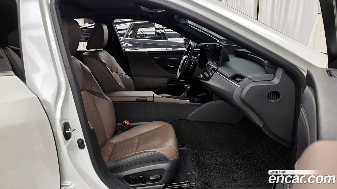 Lexus ES 2023