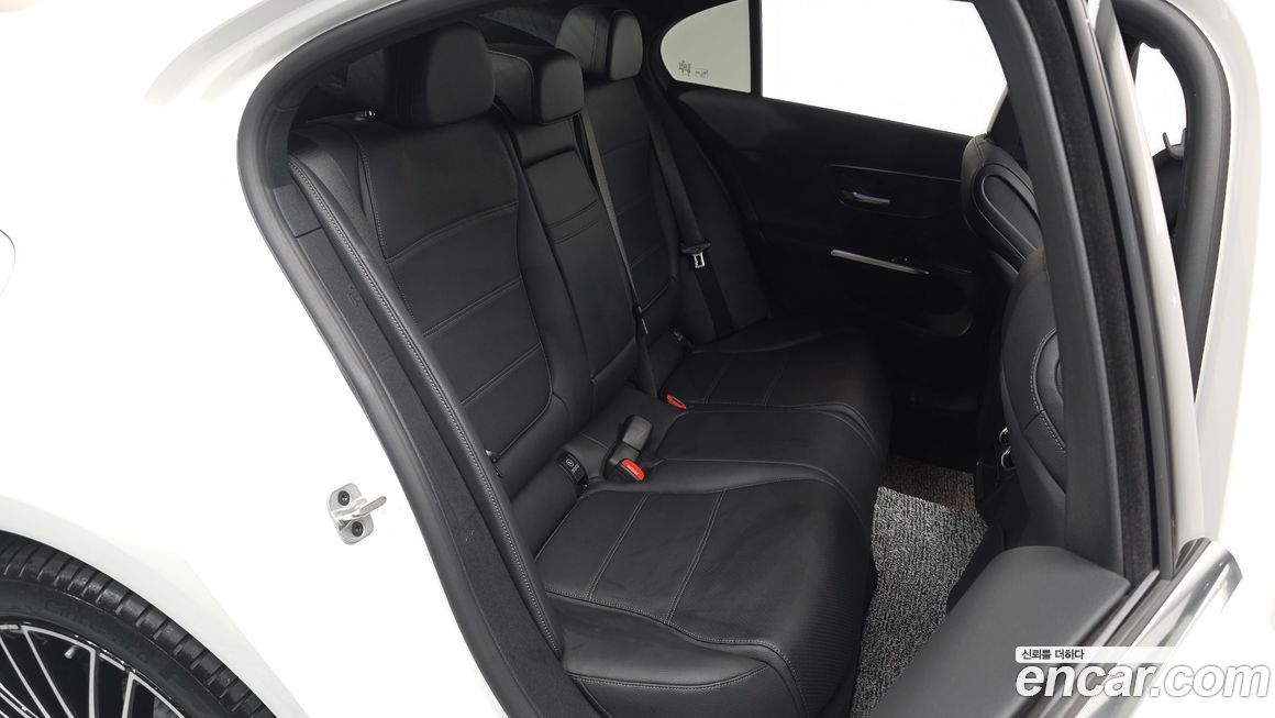Mercedes-Benz C-Class 2024