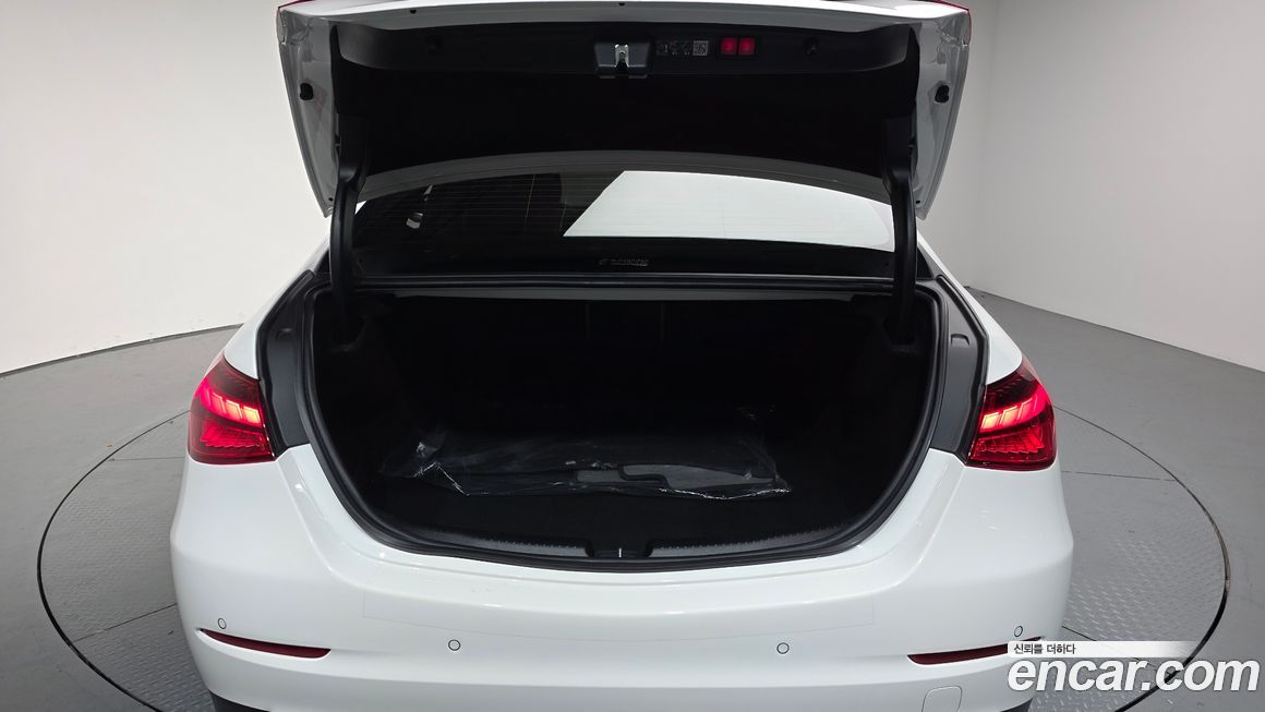 Mercedes-Benz C-Class 2024