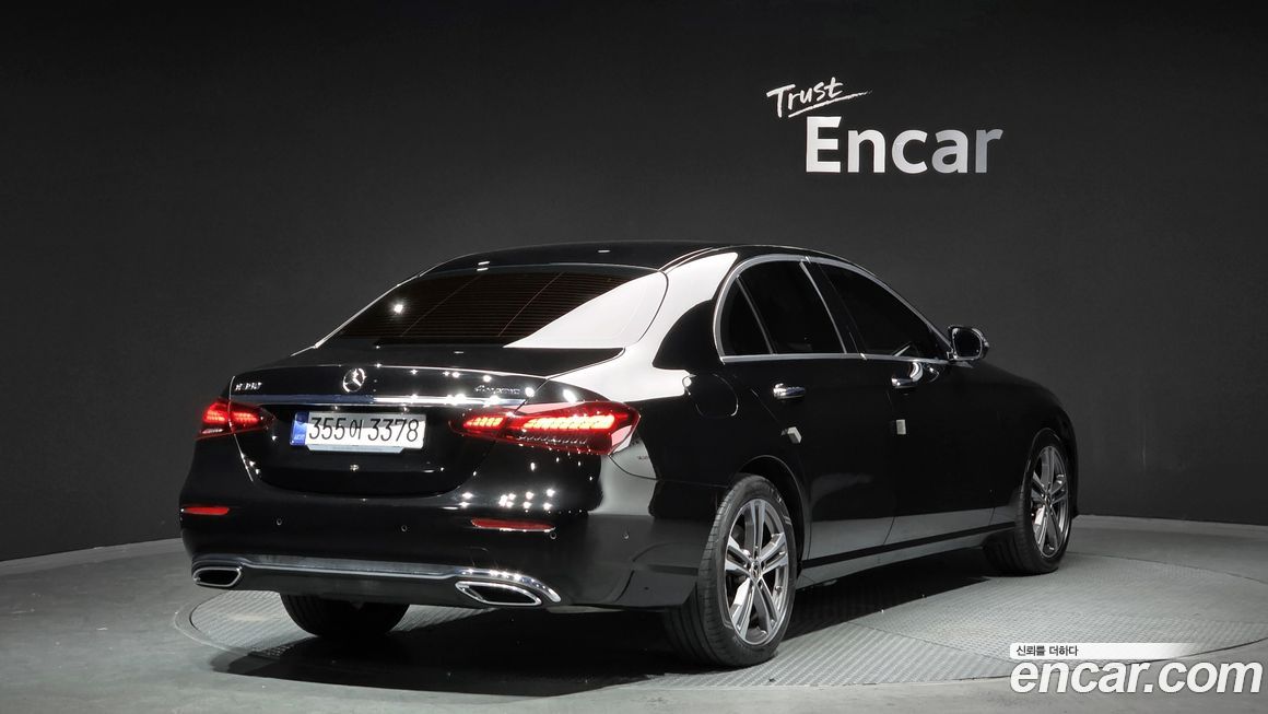 Mercedes-Benz E-Class 2022