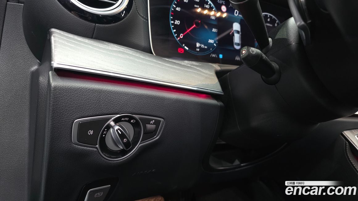Mercedes-Benz E-Class 2022