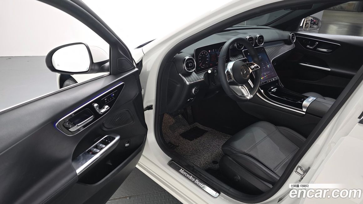 Mercedes-Benz C-Class 2024