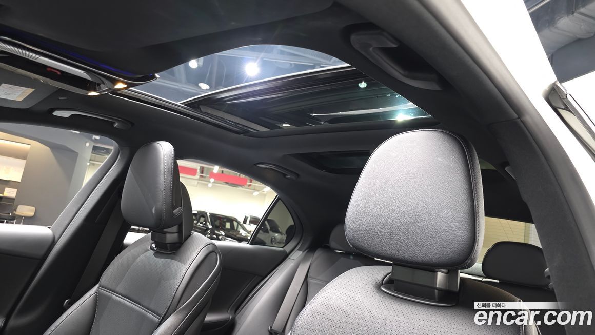 Mercedes-Benz C-Class 2024