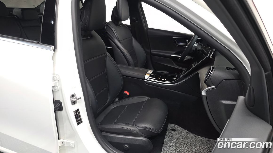 Mercedes-Benz C-Class 2024