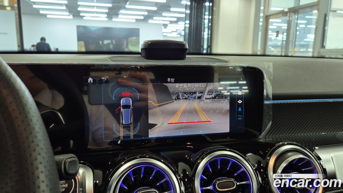 Mercedes-Benz GLB-Class 2025