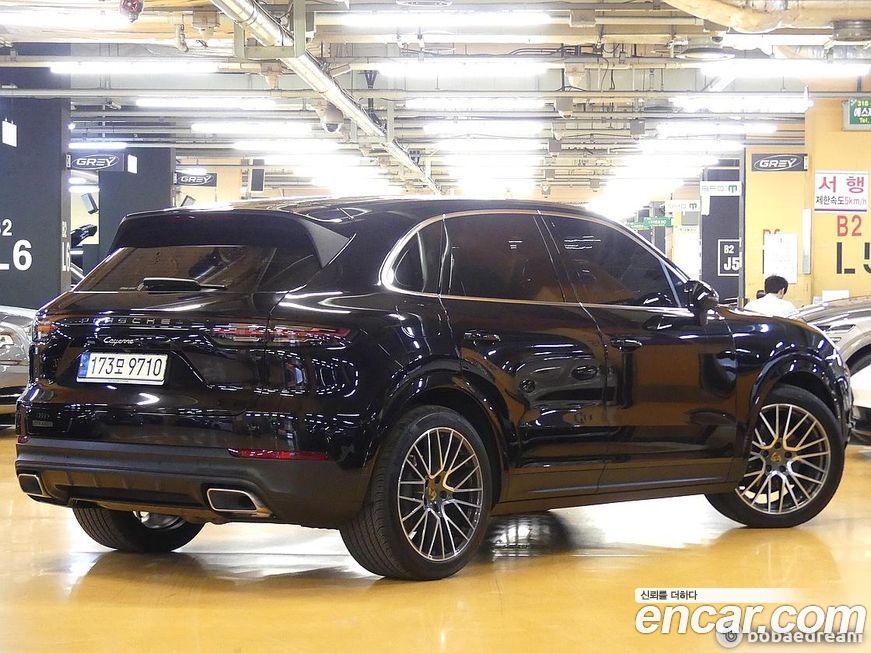 Porsche Cayenne 2021