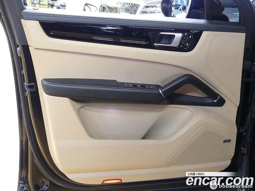 Porsche Cayenne 2021