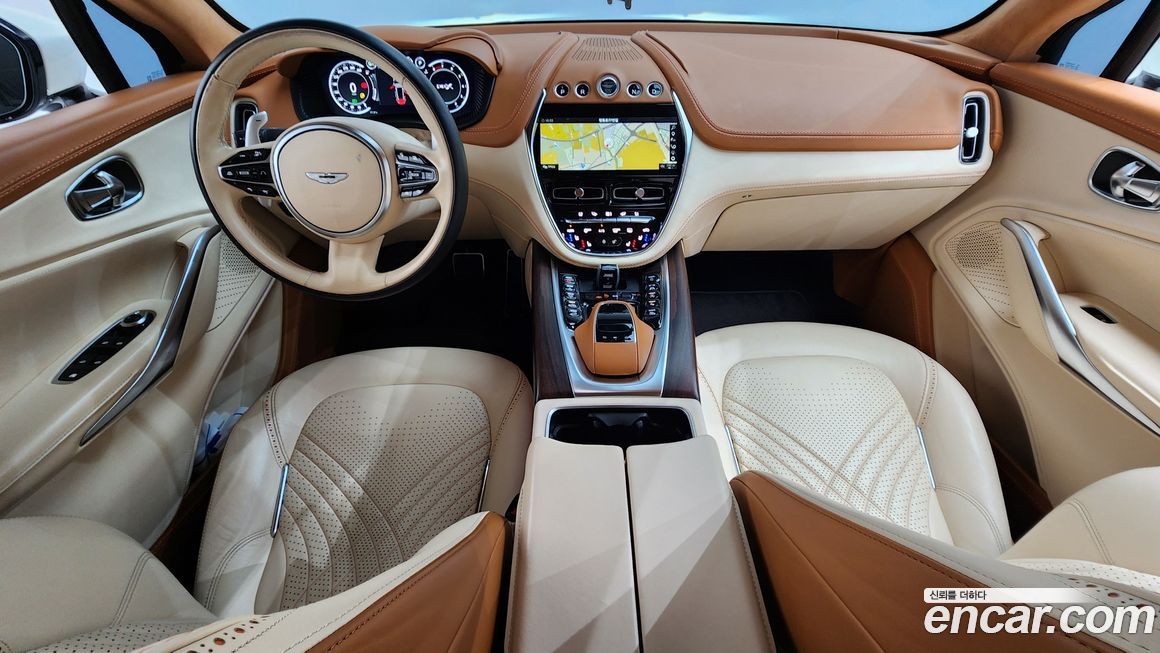 Astonmartin DBX 2021