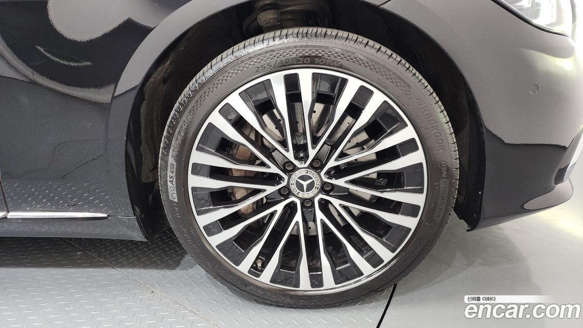 Mercedes-Benz S-Class 2023