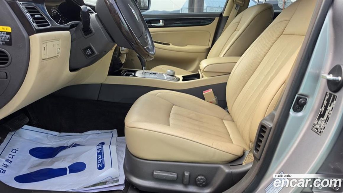 Hyundai Genesis 2010