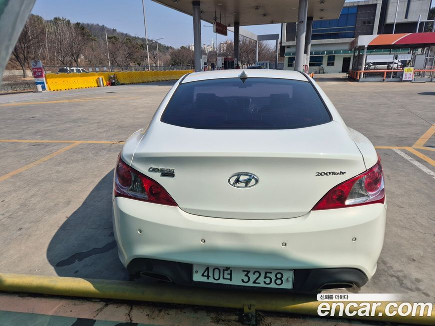 Hyundai Genesis 2011