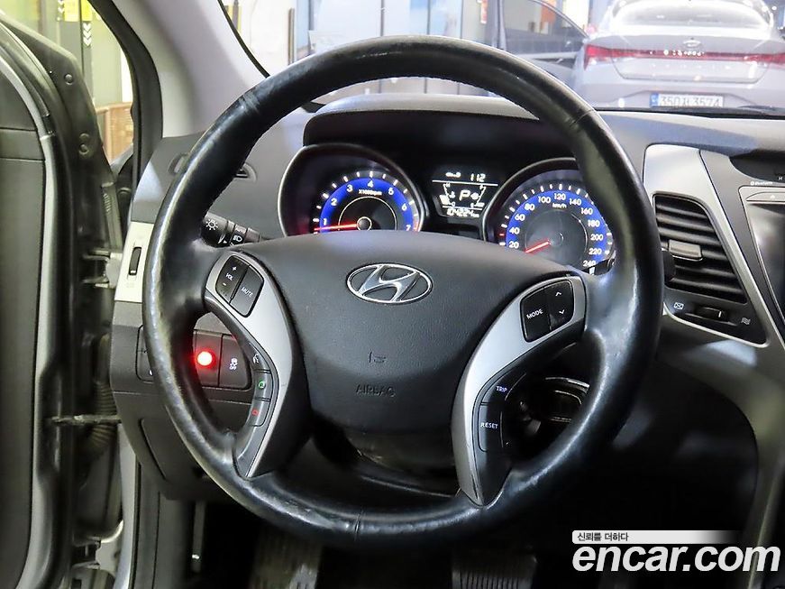Hyundai AVANTE 2015