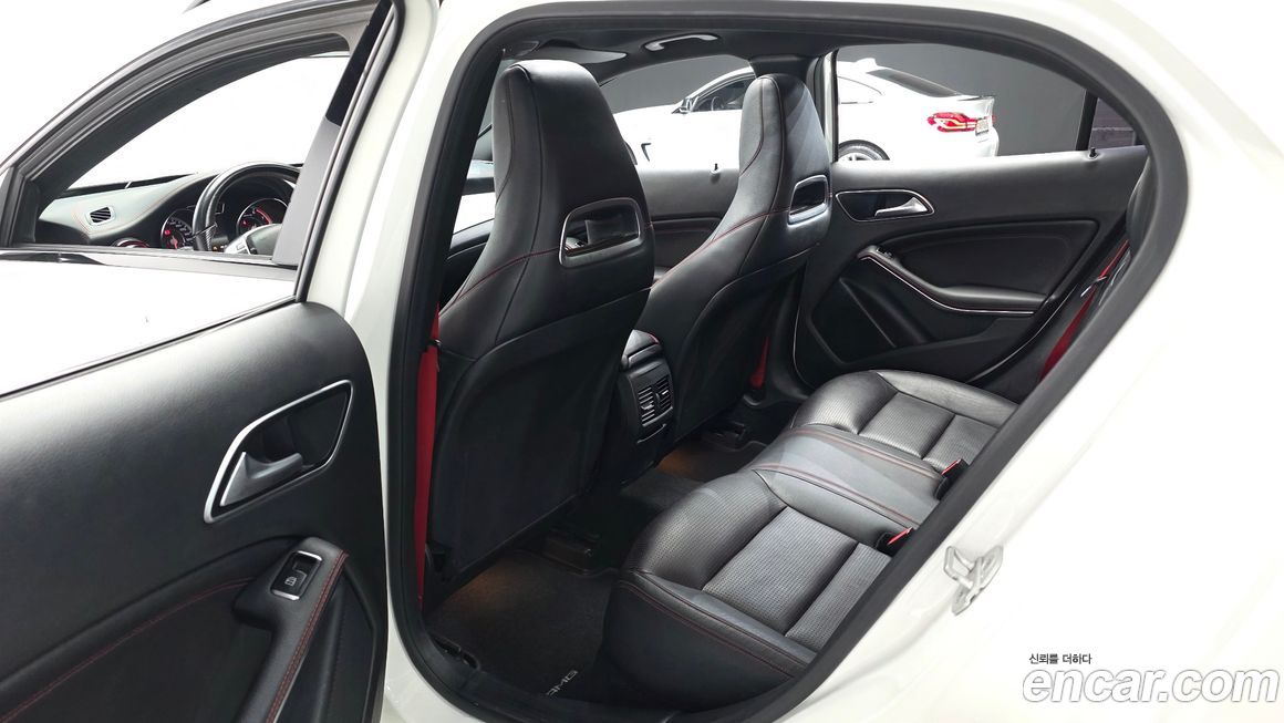 Mercedes-Benz GLA-Class 2015