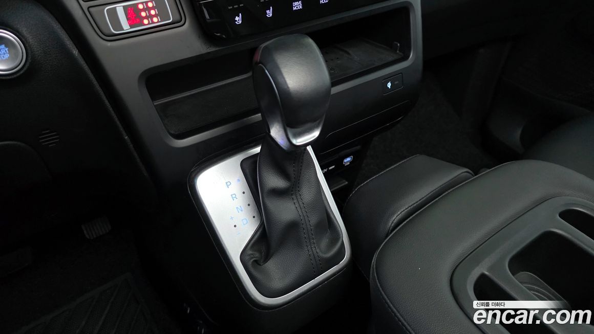 Hyundai Staria 2025