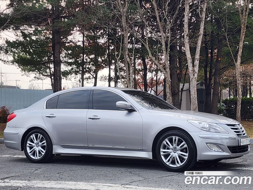 Hyundai Genesis 2012