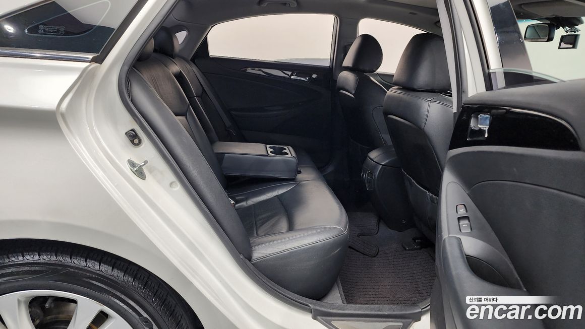 Hyundai Sonata 2010
