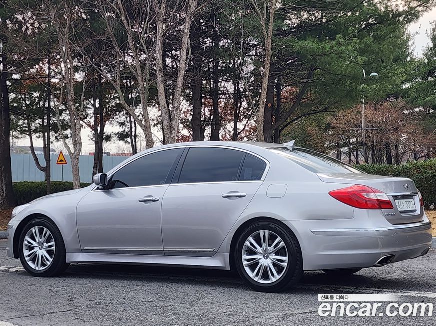 Hyundai Genesis 2012