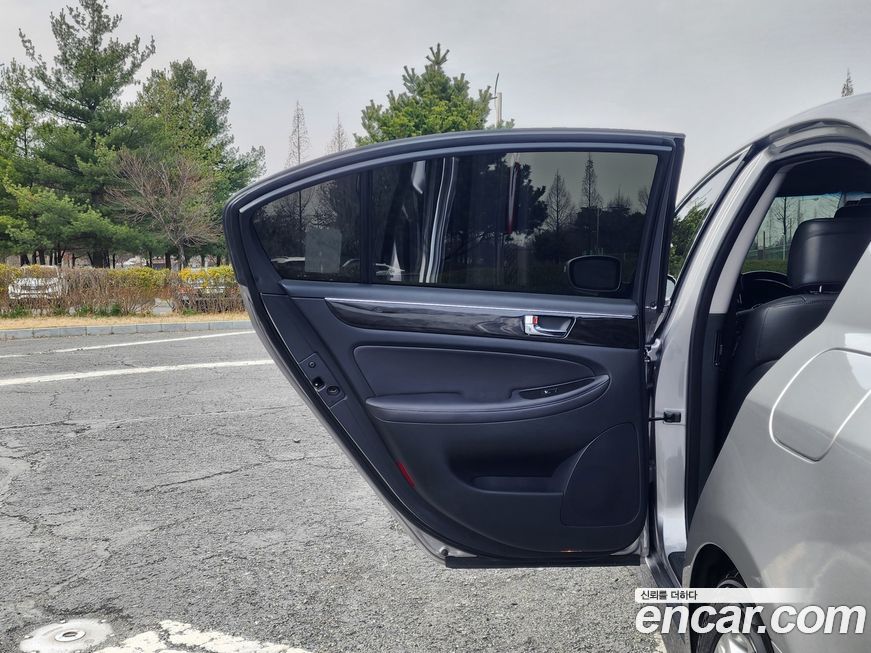 Hyundai Genesis 2012