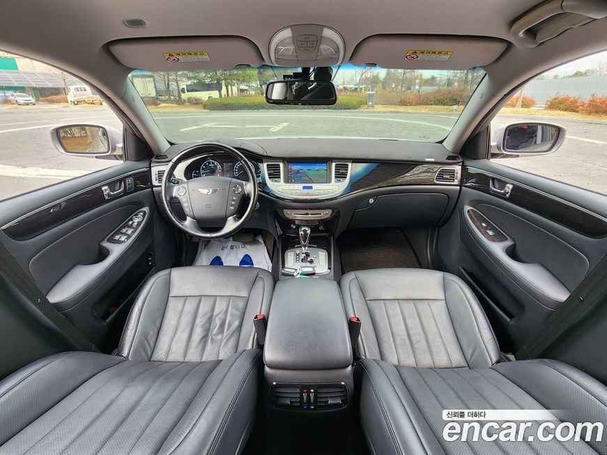 Hyundai Genesis 2012