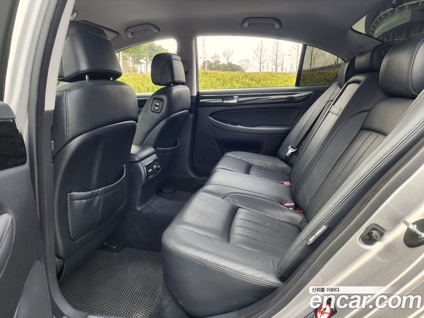 Hyundai Genesis 2012