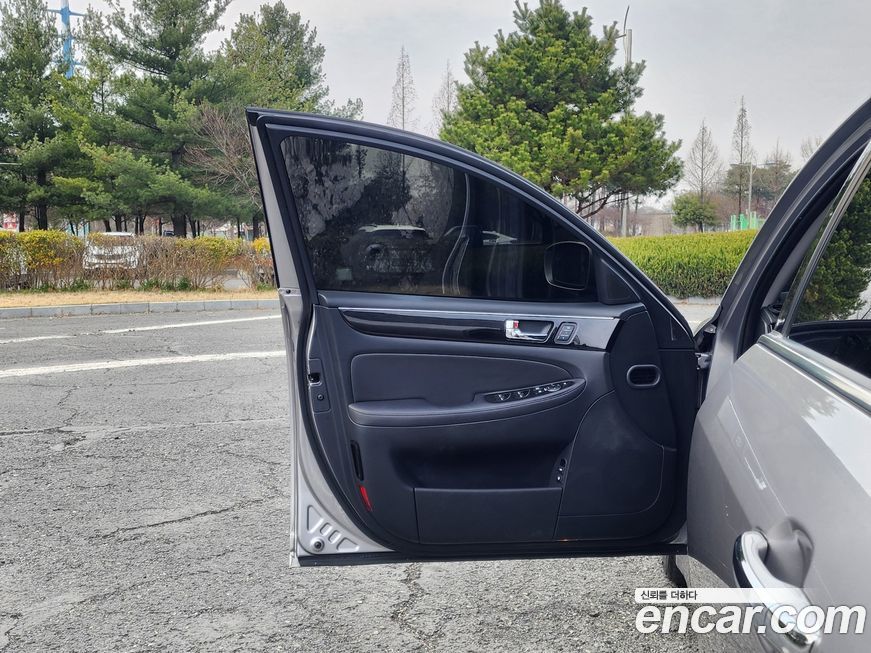 Hyundai Genesis 2012