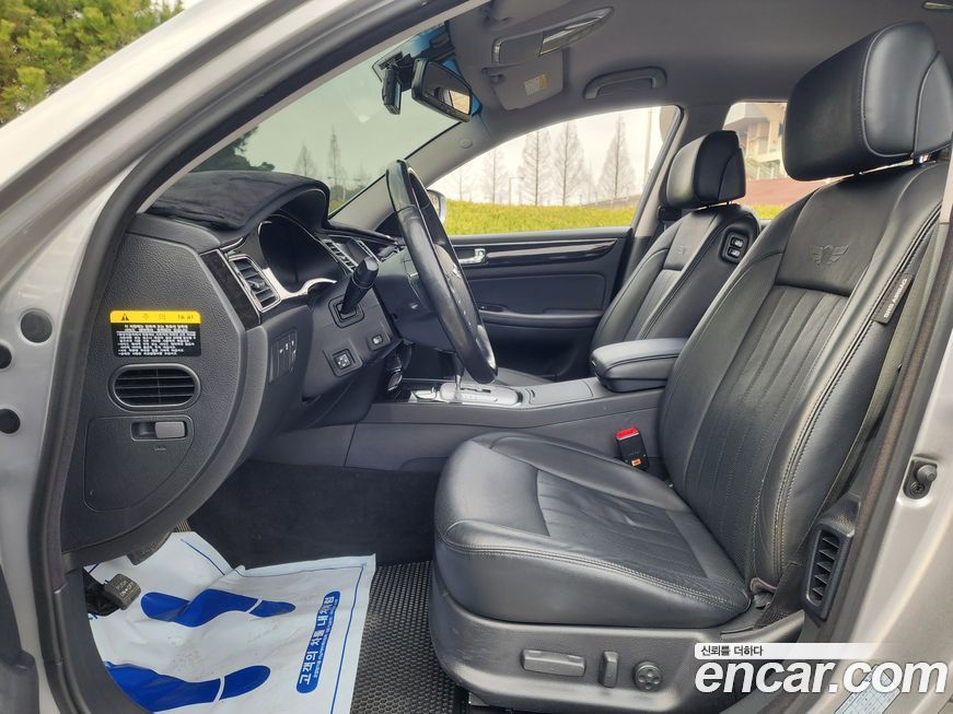 Hyundai Genesis 2012