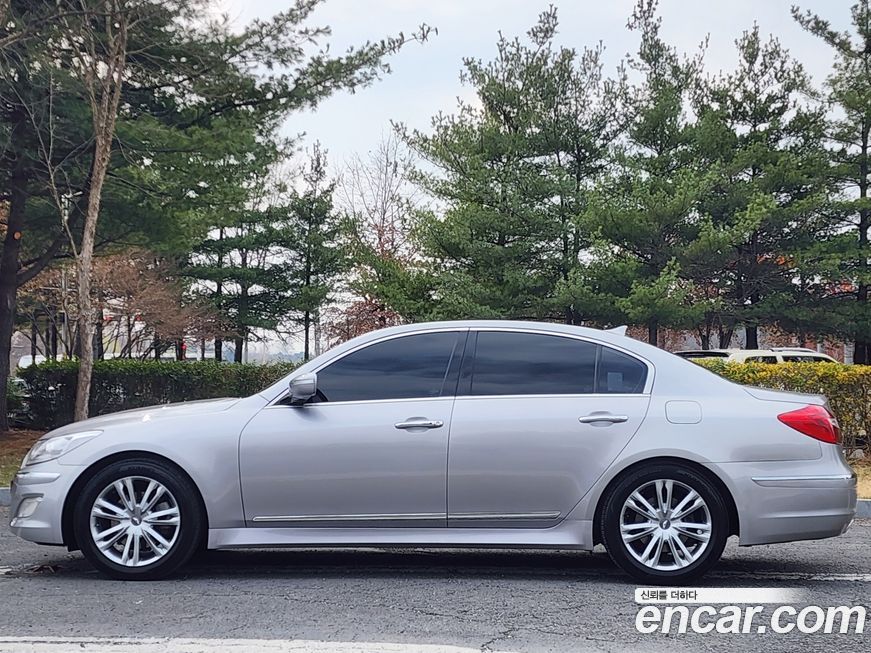 Hyundai Genesis 2012