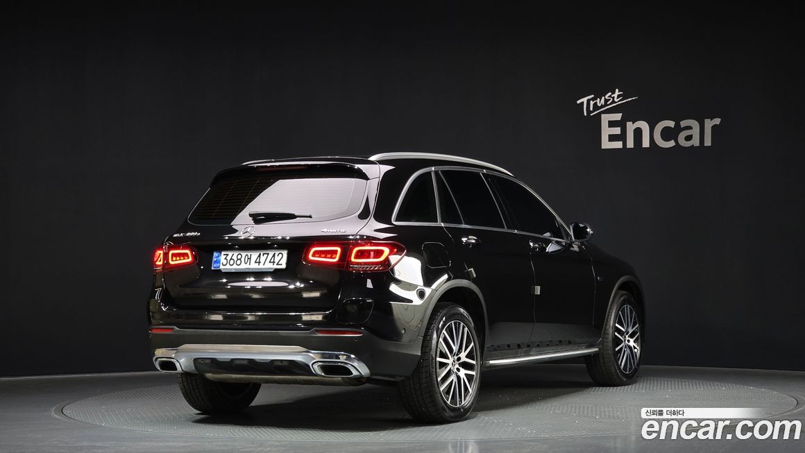 Mercedes-Benz GLC-Class 2021