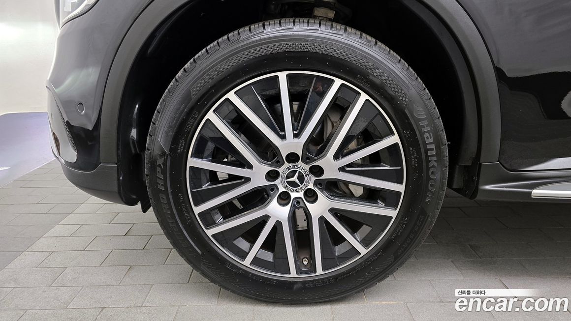 Mercedes-Benz GLC-Class 2021