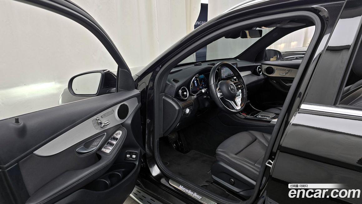 Mercedes-Benz GLC-Class 2021