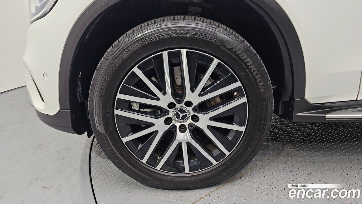 Mercedes-Benz GLC-Class 2021