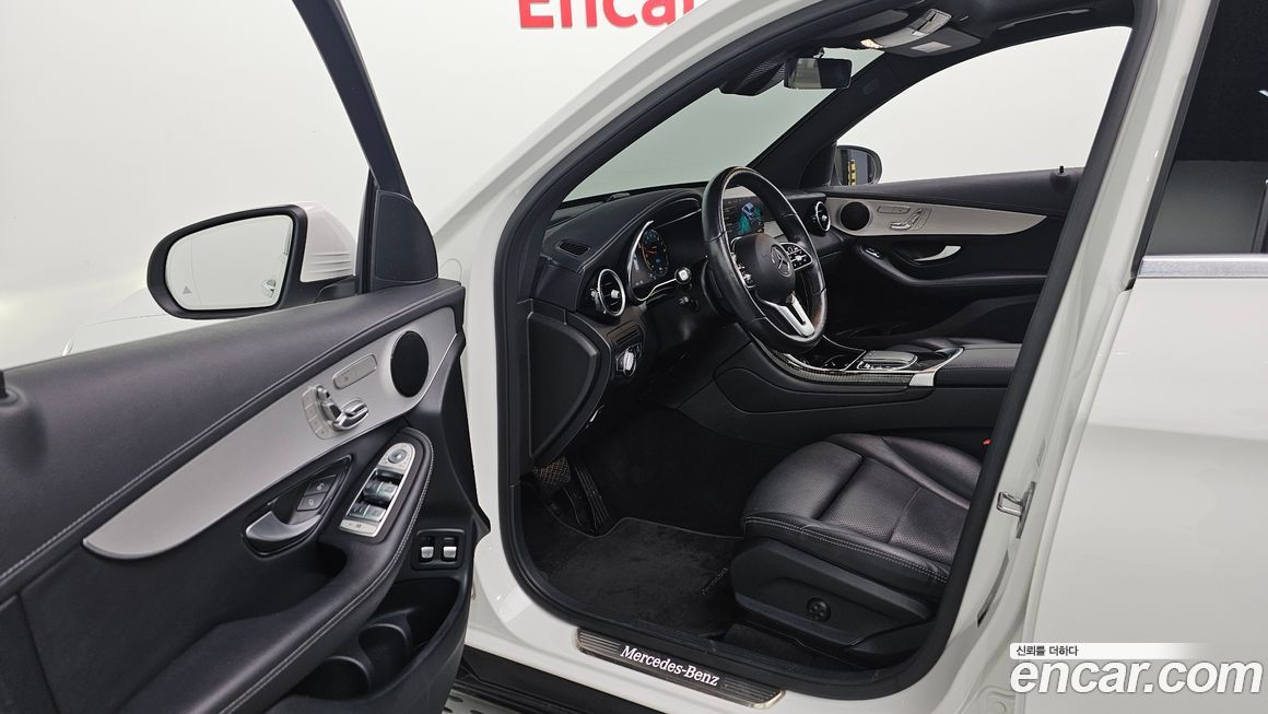 Mercedes-Benz GLC-Class 2021