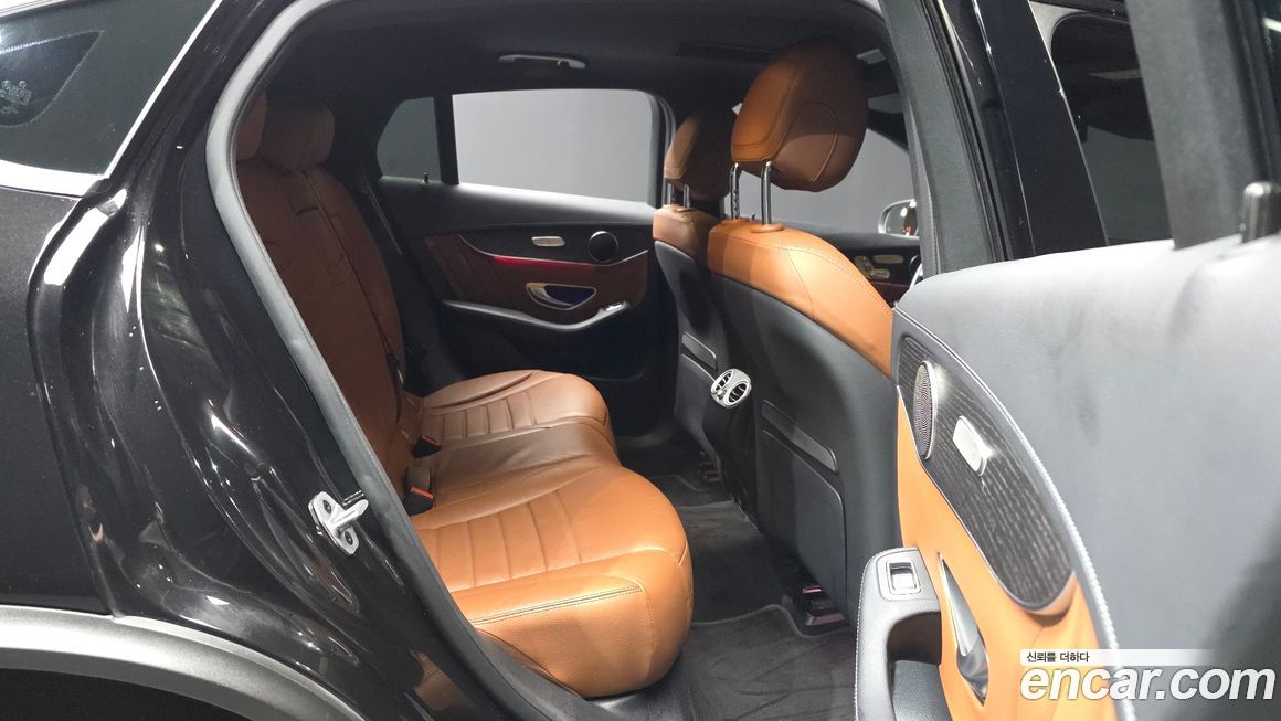 Mercedes-Benz GLC-Class 2021