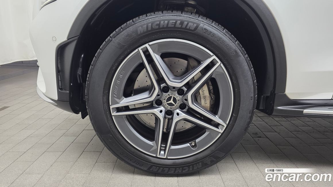 Mercedes-Benz GLC-Class 2021